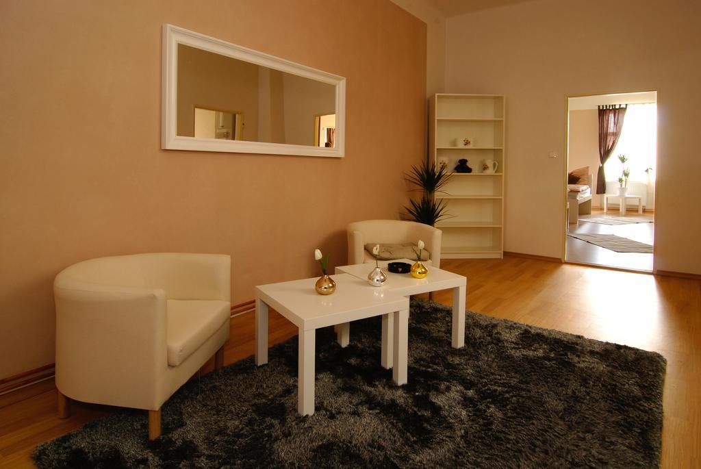 Fontana Pizzeria - Pension Ceske Budejovice Kamer foto